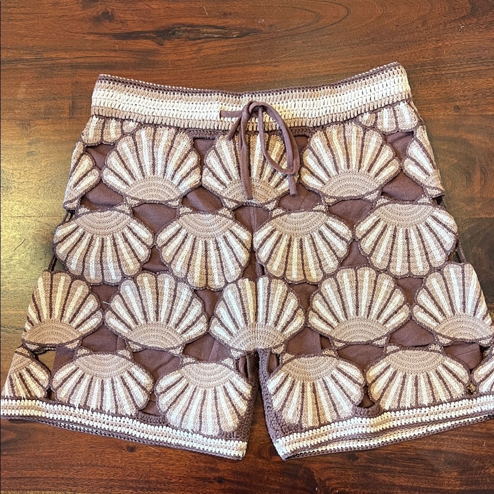 Crochet Shell Motif High-Waist Men’s Shorts — Mauve